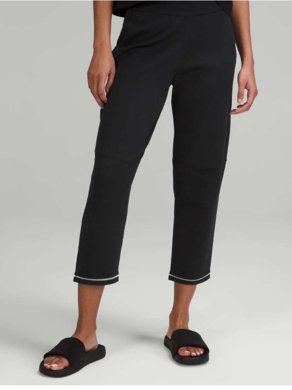 Lululemon Black Relaxed Fit High Rise Knit Cropped Pants has pockets Size XS